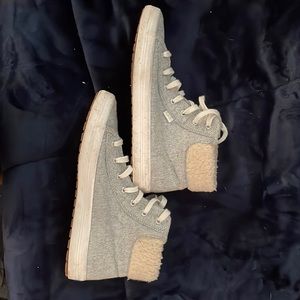 Size 7.5 tennis shoes